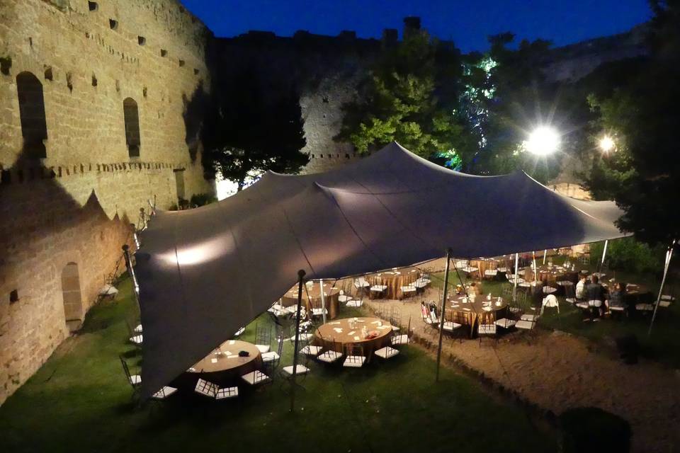 Carpa árabe de noche