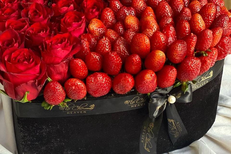 Fresas y rosas