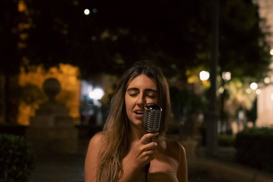 Cantando en la calle