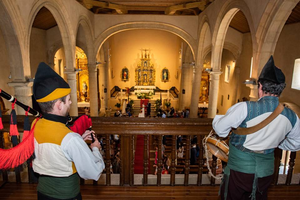 Gaiteros asturianos iglesia