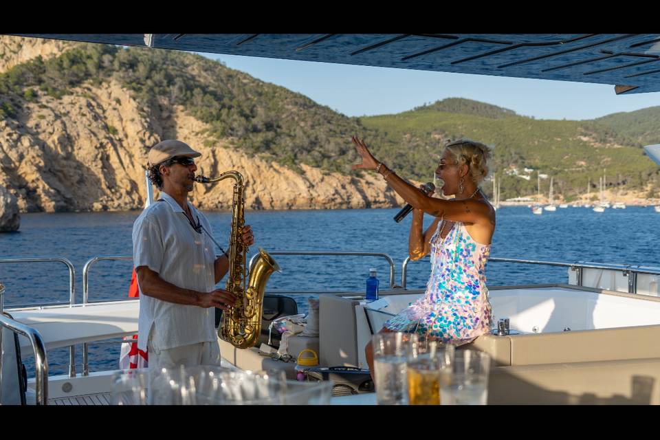 Free style dinner show