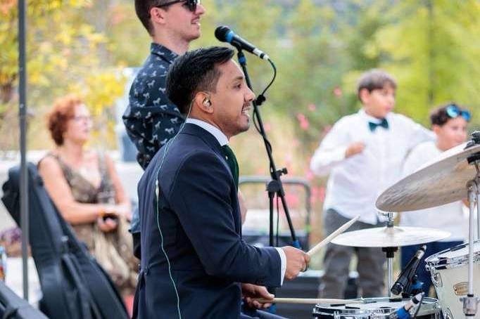 El novio también toca!