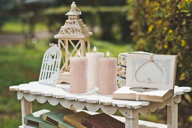 Velas rústicas en jardín