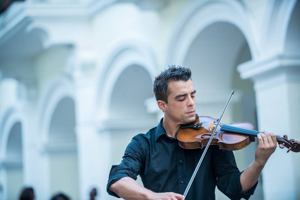 Antton Violinist