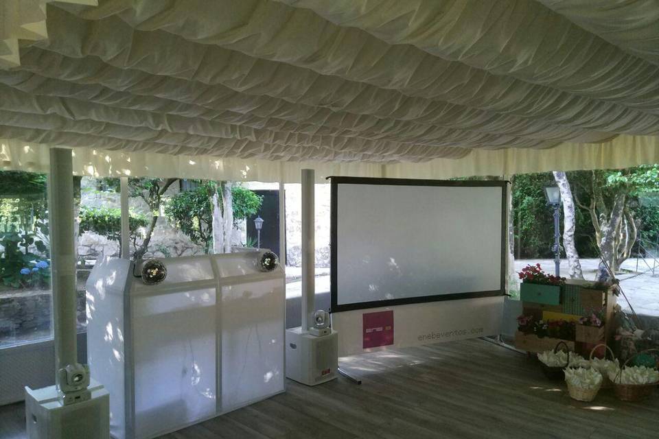 Montaje de boda deluxe con pantalla