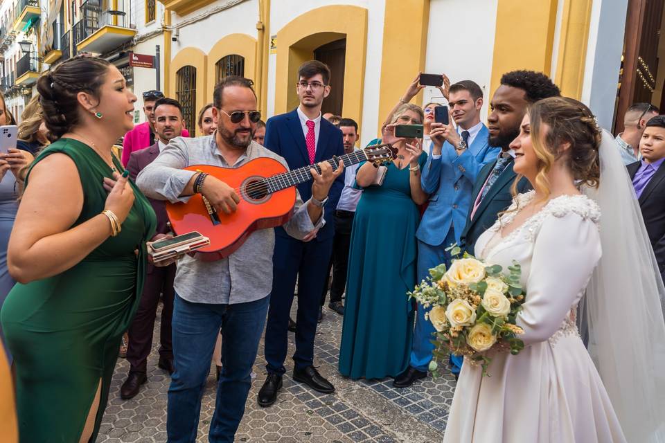 Cante puerta iglesia