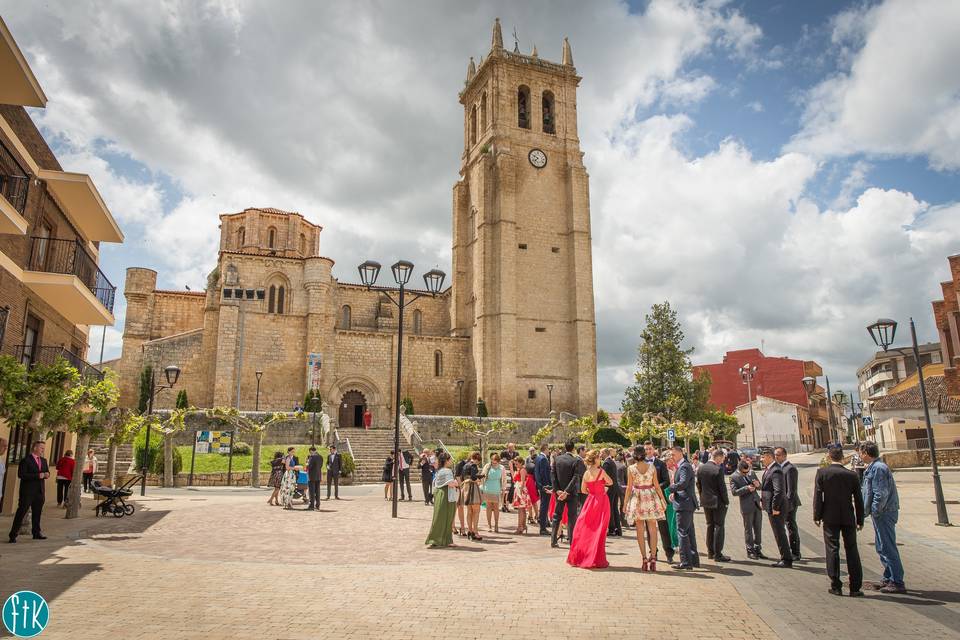 Esperando a los novios