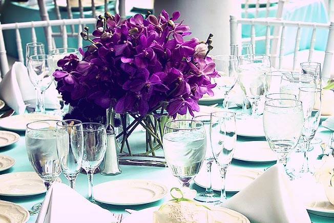 Decoración de mesa con flores