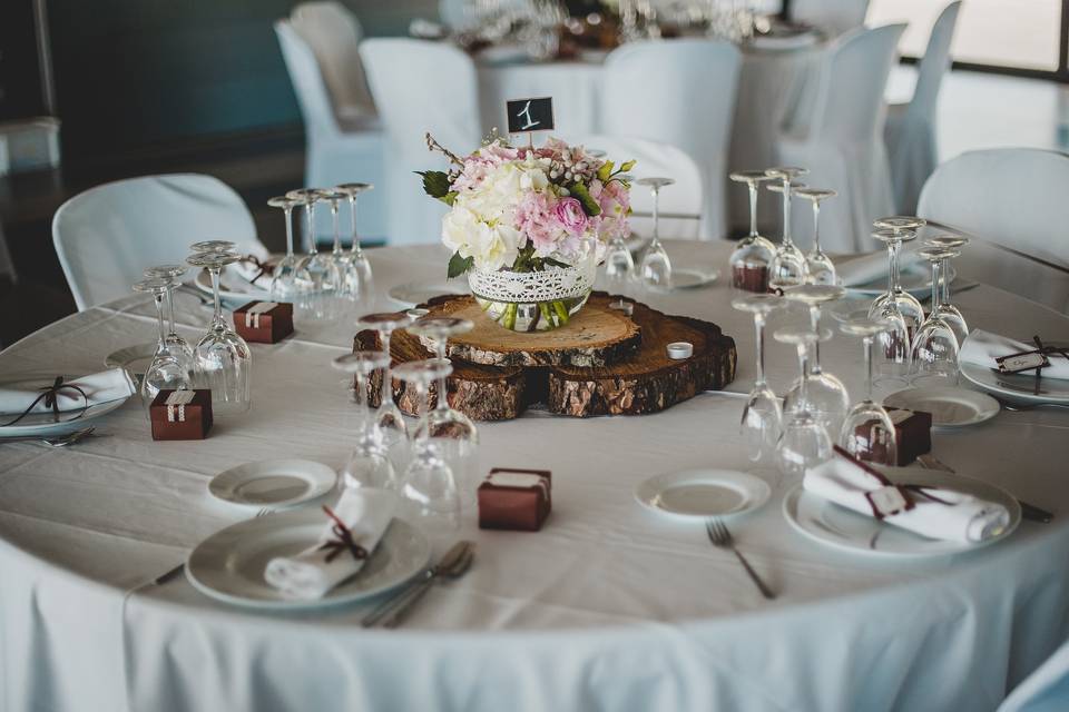 Mesa con flores