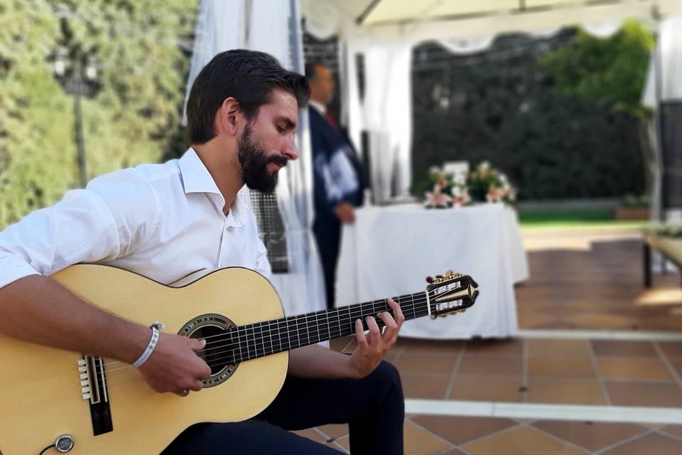 Ceremonia nupcial con guitarra