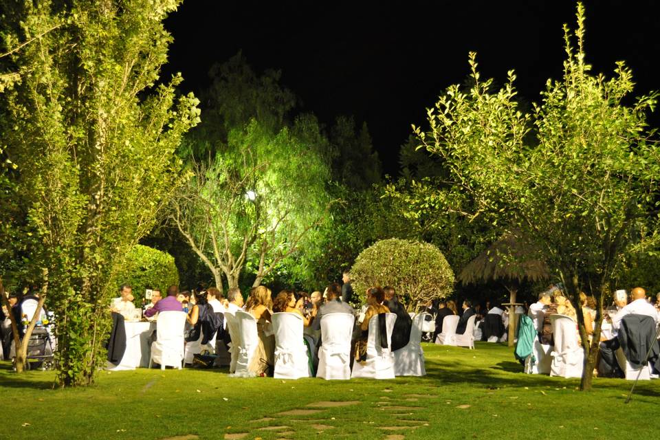 Banquete en el jardín