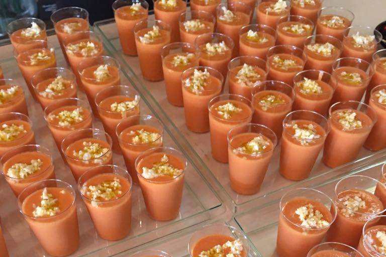 Salmorejo con virutas huevo