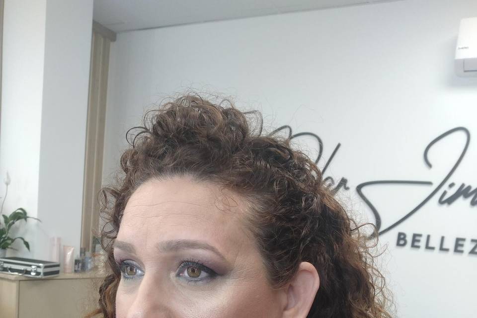 Maquillaje y peinado