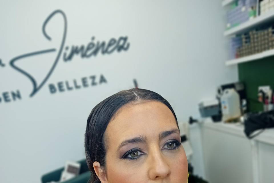 Maquillaje y peinado