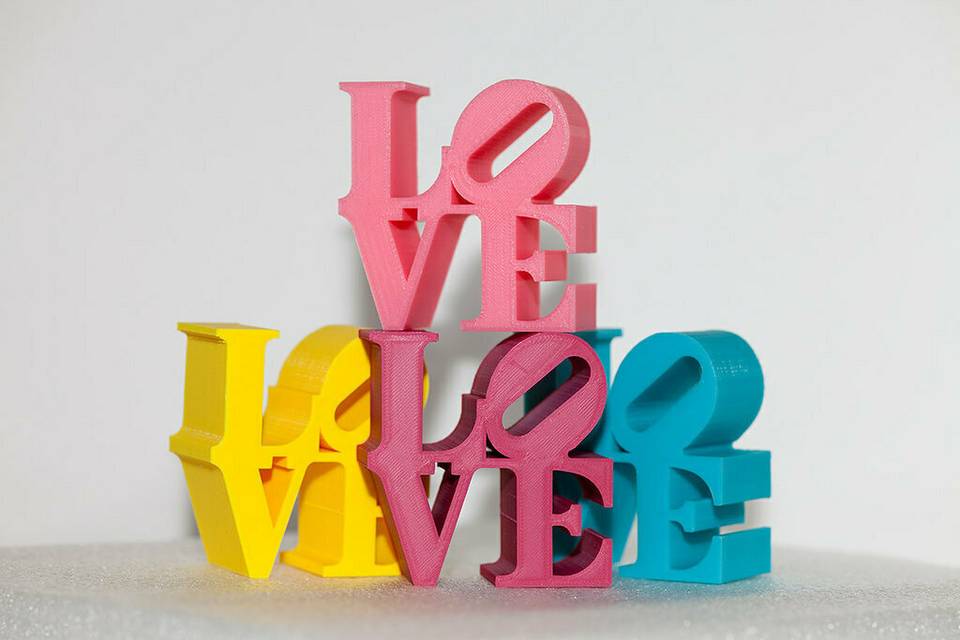 Escultura LOVE