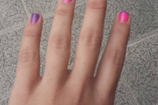 Manicura que cambia de color con la temperatura