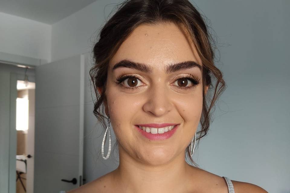 Laura Torres - Maquillaje y peinado