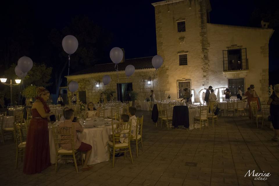 Arcos con globos y flores