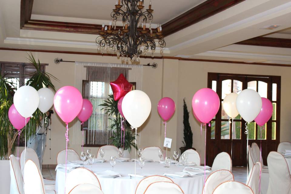 Globos en la mesa de los niños