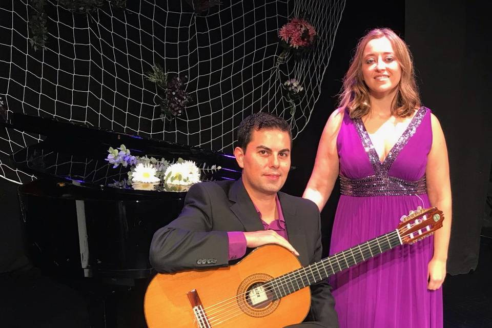 Soprano y guitarra española