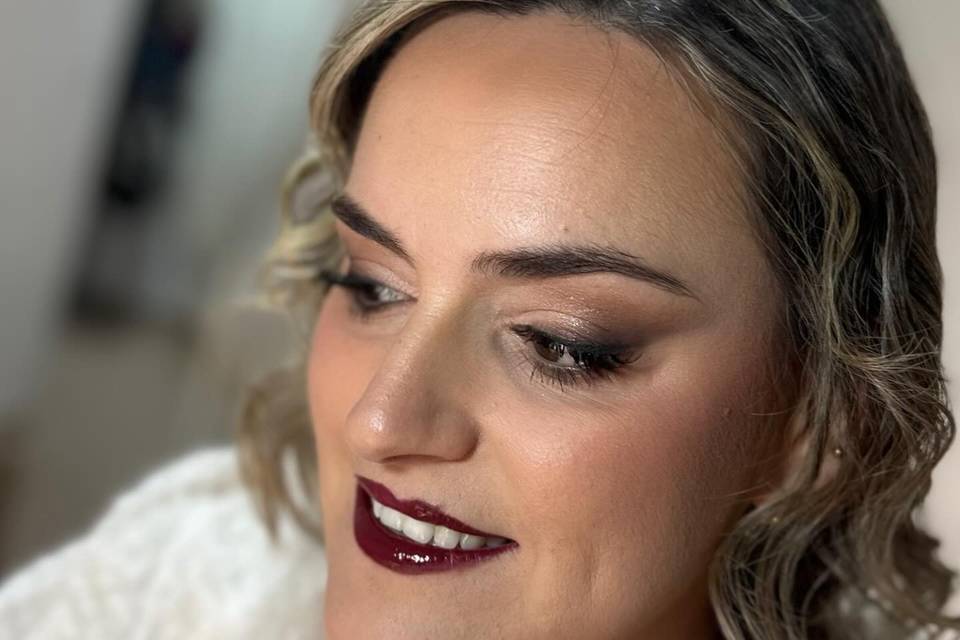 Maquillaje y peinado