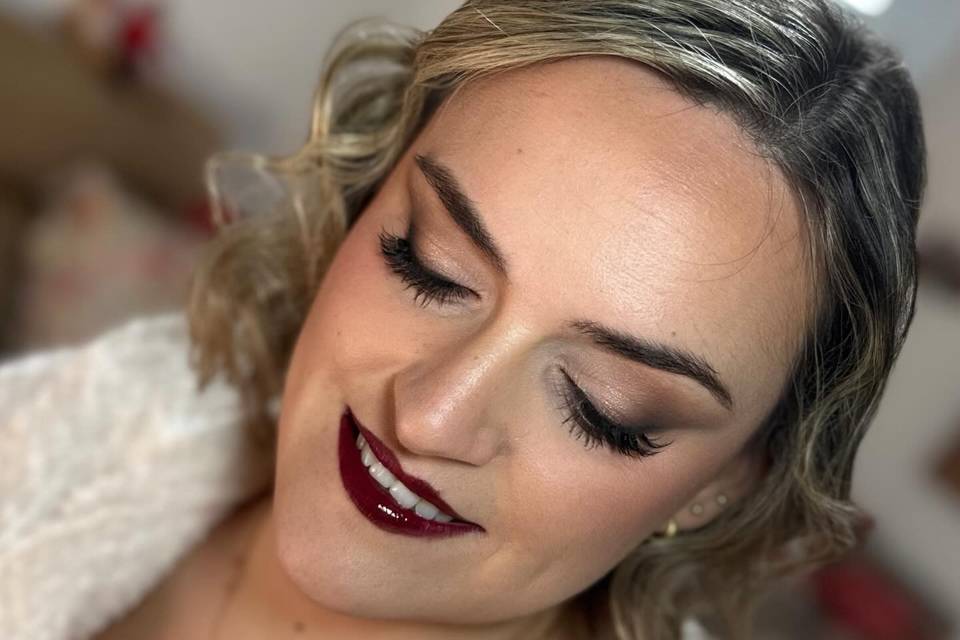 Maquillaje y peinado