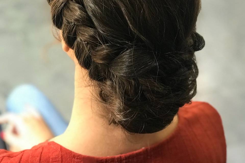 Trenza diadema con moño bajo