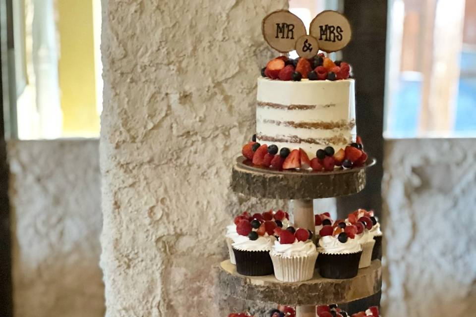 Tarta de boda floral en crema