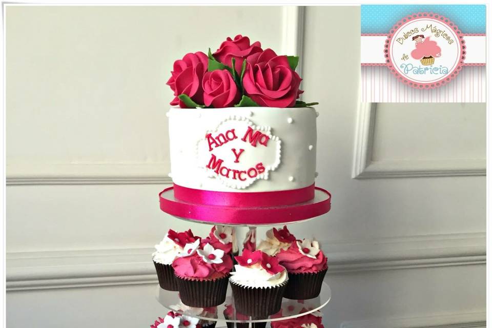 Torre cupcakes y tarta rosa