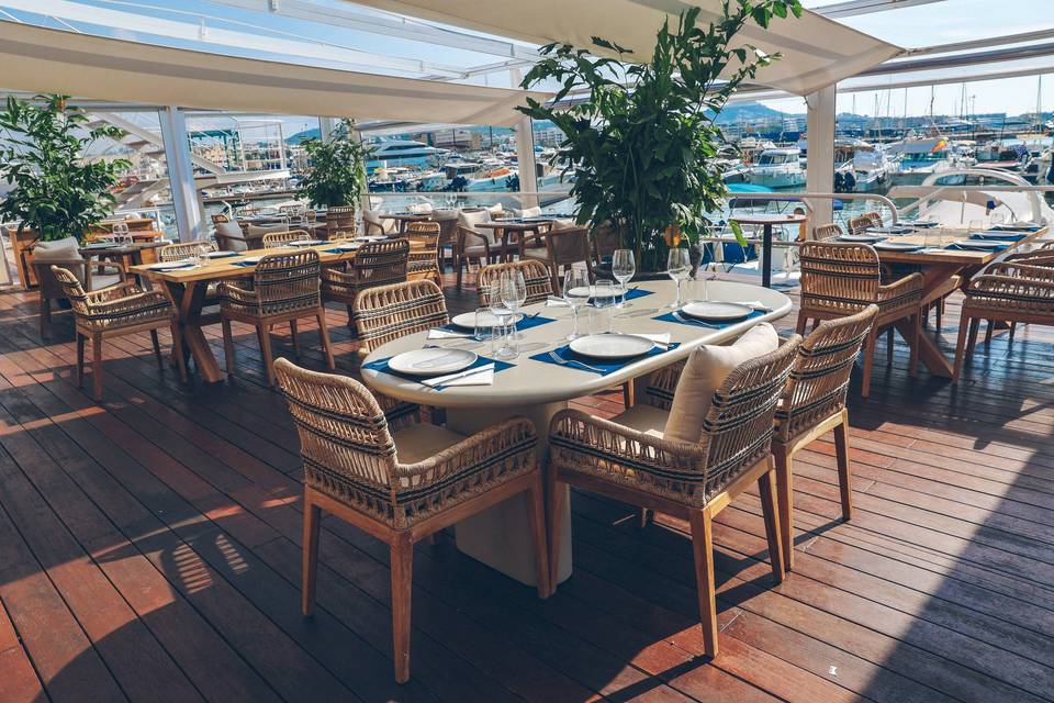 Terraza con vistas al puerto