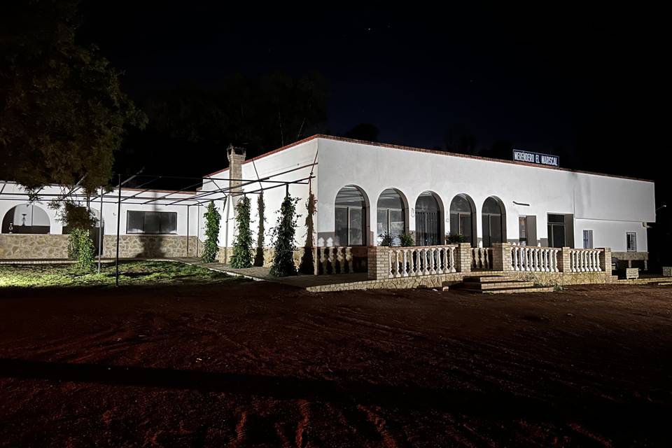 La finca de noche