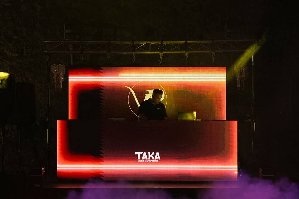 Dj_consola_led_rojo_noche