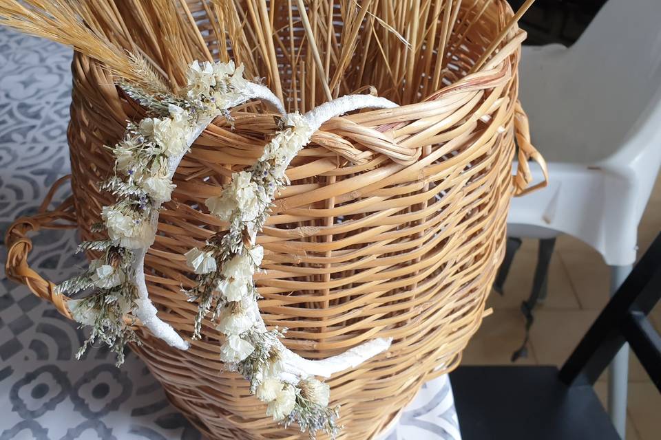 Diademas con flores secas