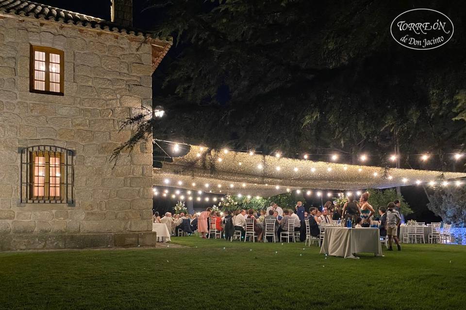 Banquete en salón acristalado