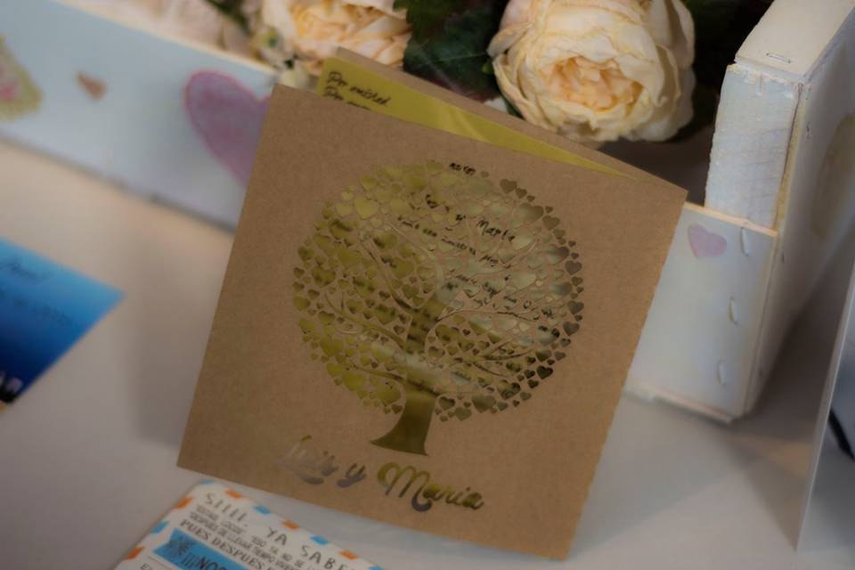 Invitación troquelada