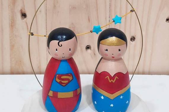 Figuras de novios superhéroes