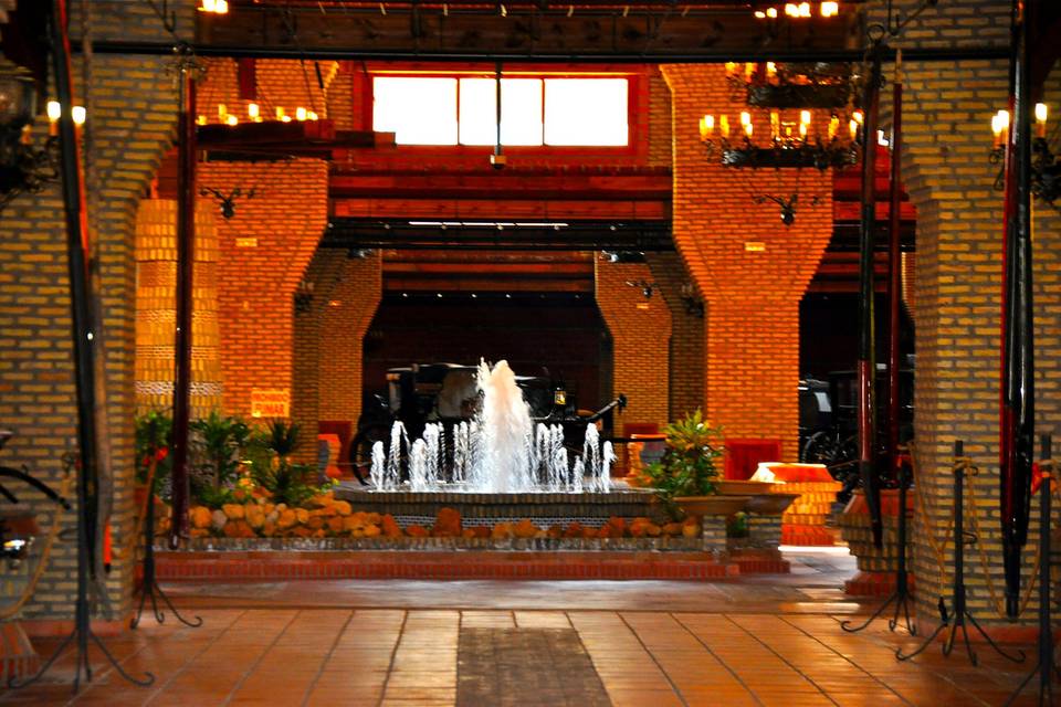 Banquete de noche en el jardín