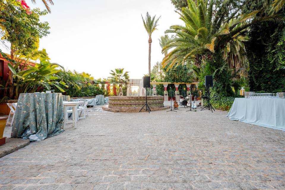 fuente_central_mosaico_finca_exterior