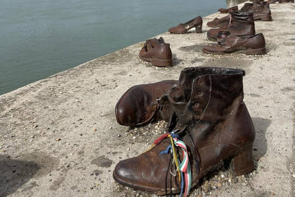 Los Zapatos en el Danubio