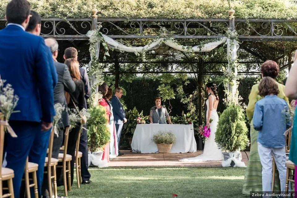 Ceremonia civil pérgola jardin