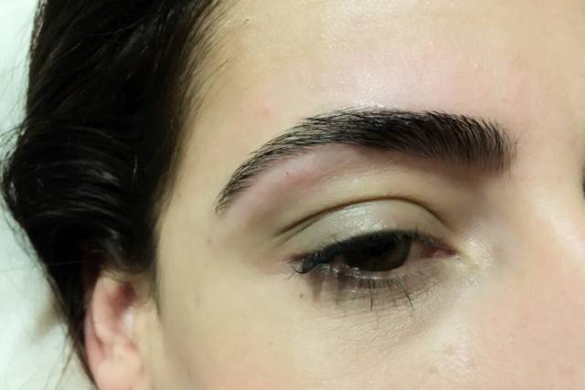 Diseño y tinte de cejas