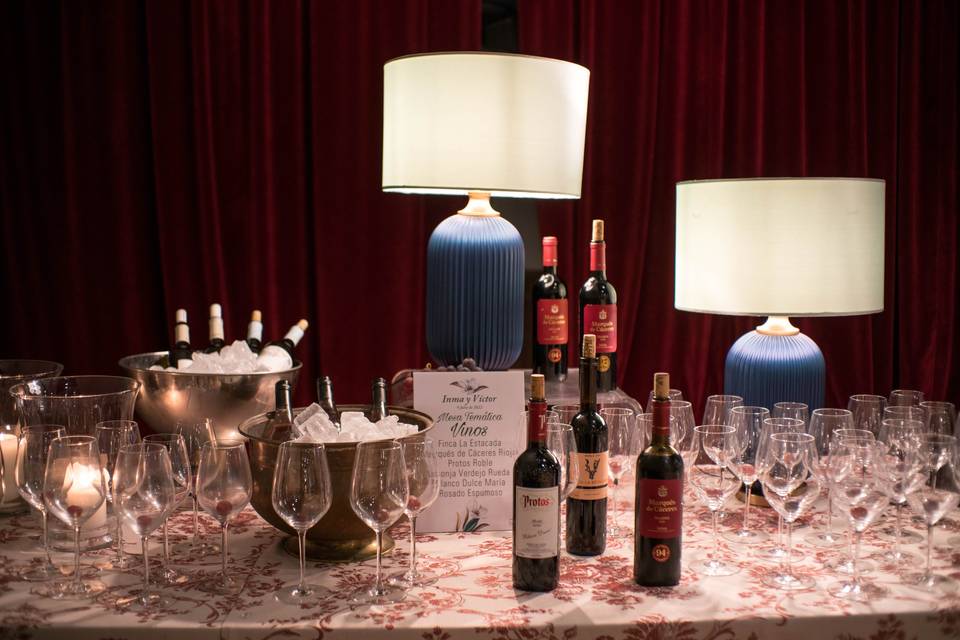 Mesa temática de vinos