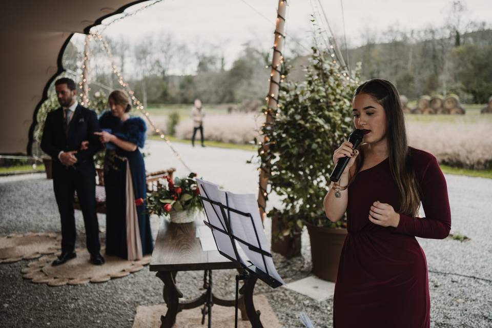 Violinista y soprano Yovana