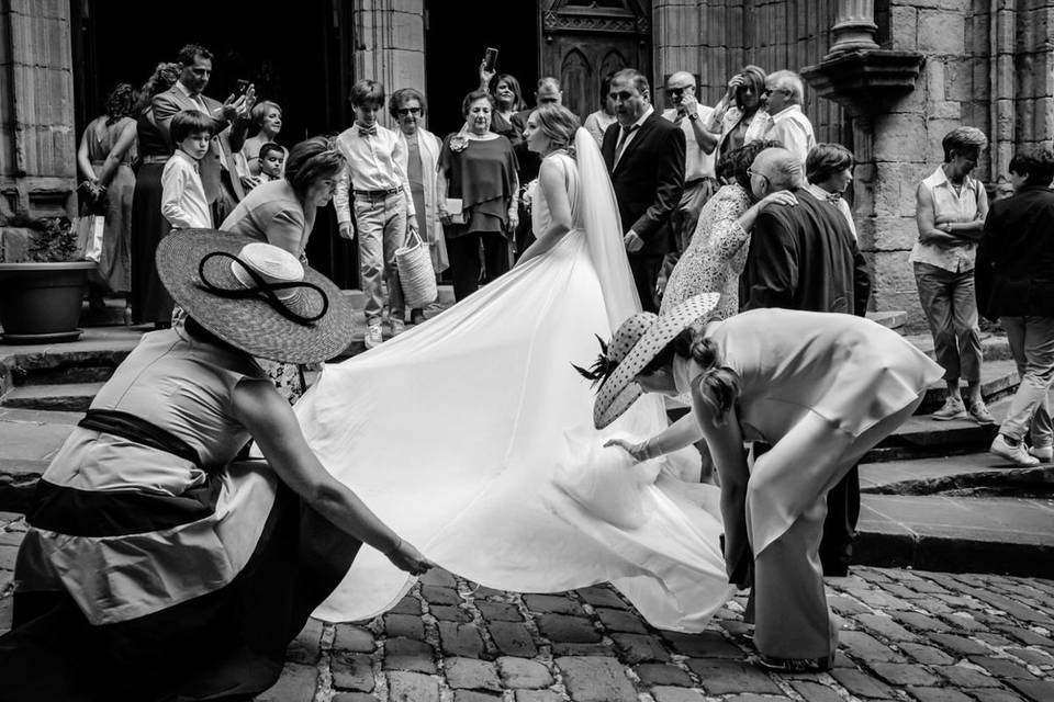 Últimos toques al vestido