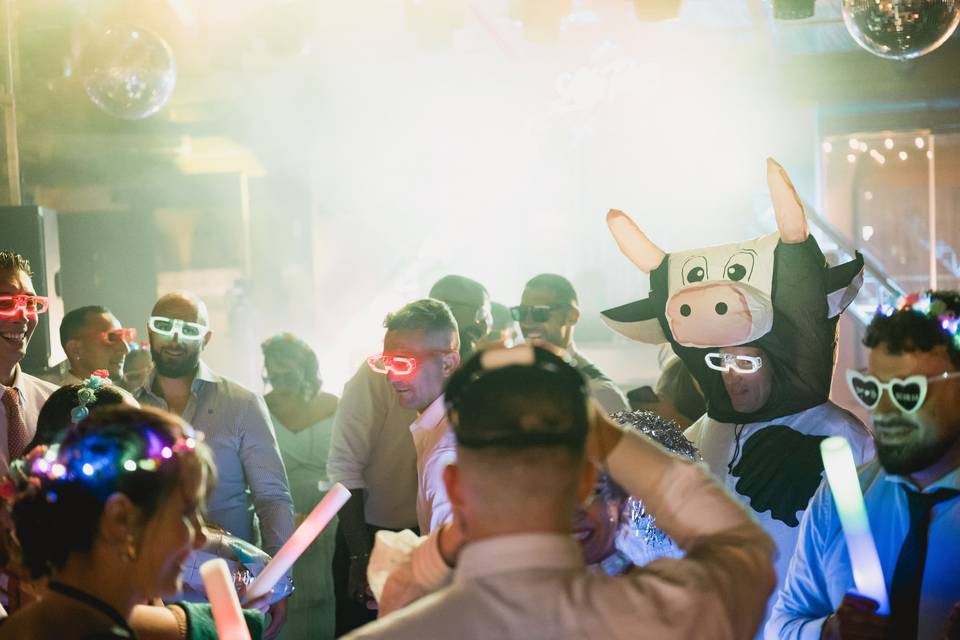 Invitado_disfraz_casco_vaca