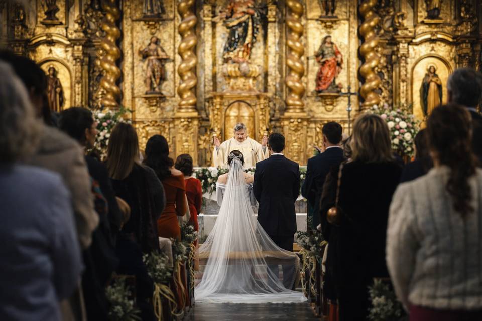 Novios en el altar