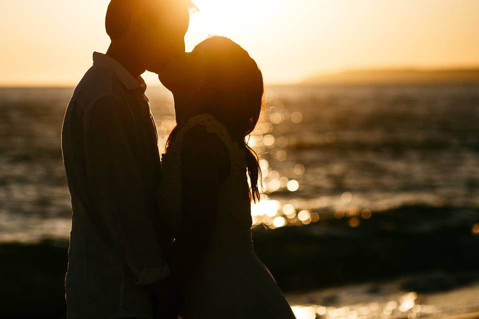 Beso atardecer playa tarifa