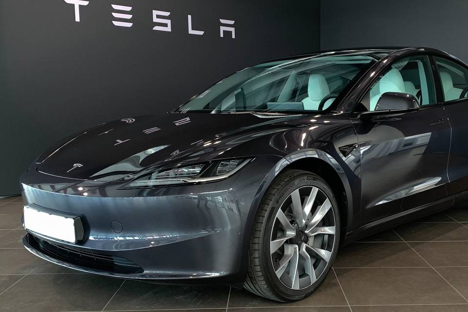 TESLA 3