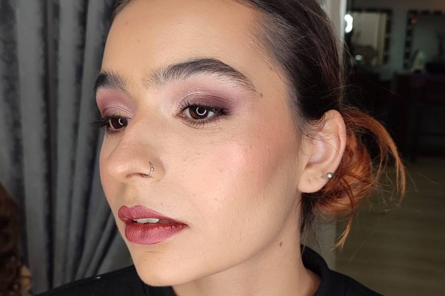 Maquillaje burdeos