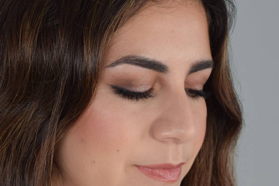 María Muñoz - Maquillaje y peinado para novias